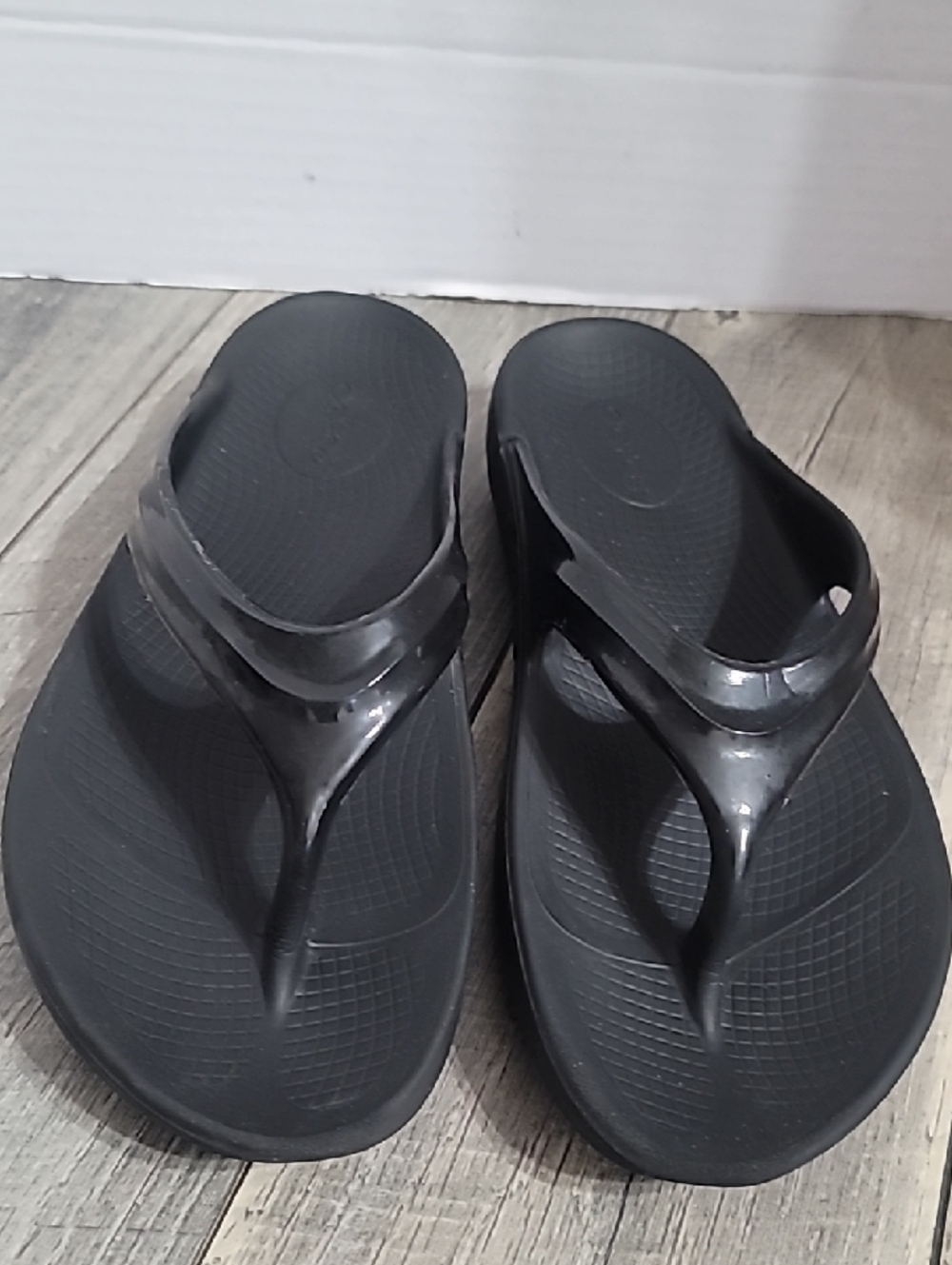 OOFOS Oolala Women's Black Recovery Running Toe Post Thong Sandals Flip Flops 11 - Picture 2 of 16